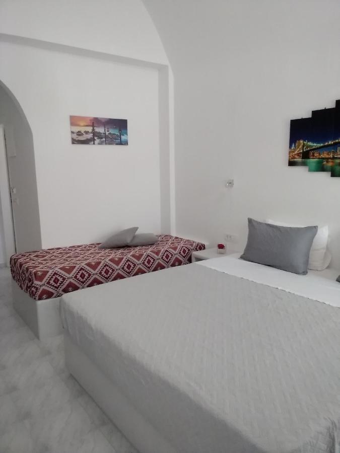 Irineos Daire Perissa (Santorini)