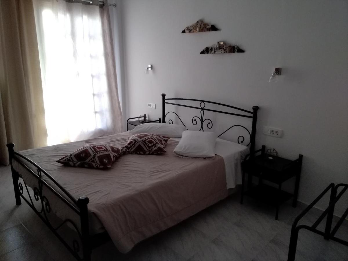Irineos Daire Perissa (Santorini)