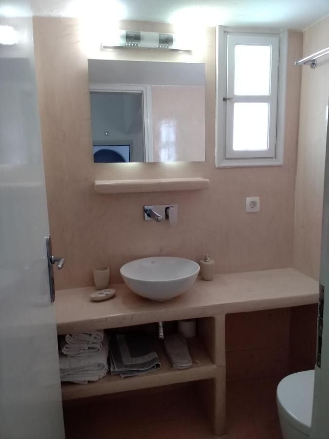 Irineos Daire *