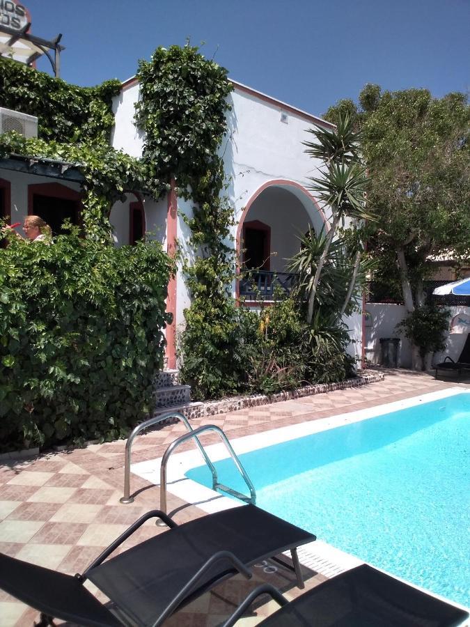 Irineos Daire Perissa (Santorini)