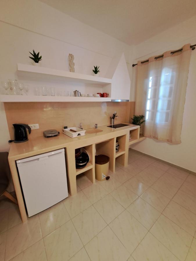 Irineos Daire Perissa (Santorini)