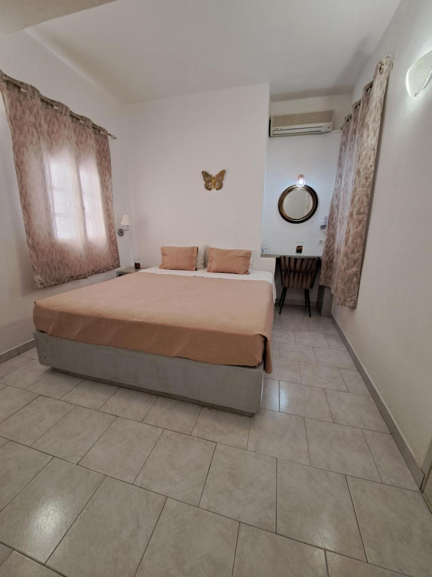 Irineos Daire Perissa (Santorini)